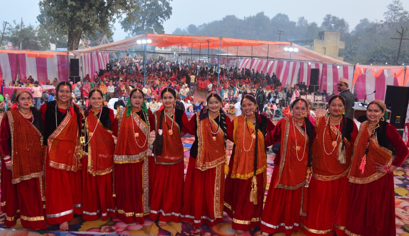 उत्तरायणी कौतिक मेले में प्रतिभागियों ने पारंपरिक एवं सांस्कृतिक नृत्य प्रस्तुत कर दर्शकों का मन मोहा