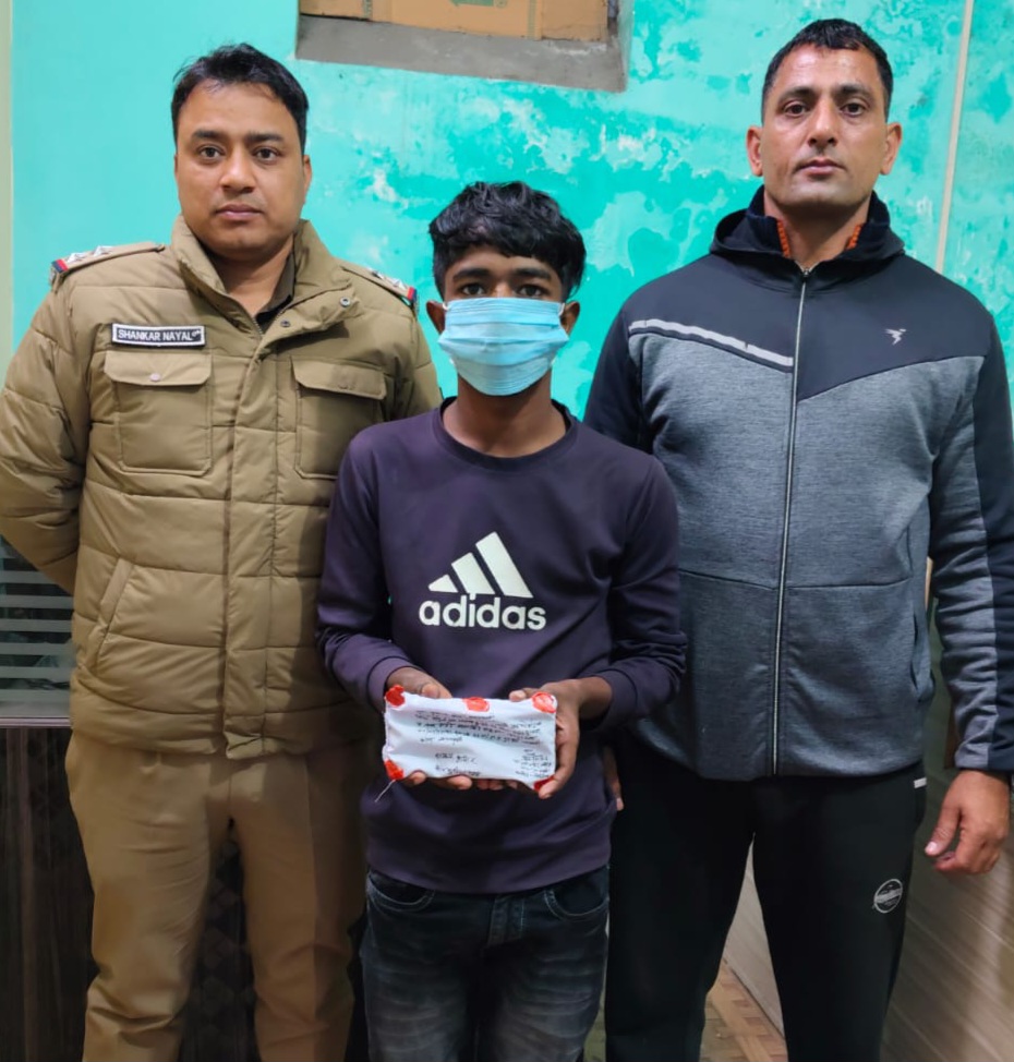 बड़ी खबर -लालकुआँ  महिला सुरक्षा को लेकर  पुलिस सख्त, आपत्तिजनक फोटो-वीडियो वायरल कर धमकाने वाला आरोपी गिरफ्तार