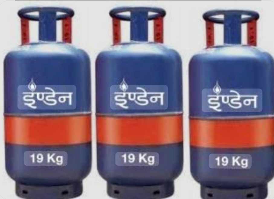 1 जनवरी 2026 से लागू हुए बड़े बदलाव, 8वें वेतन आयोग से सैलरी बढ़ोतरी, LPG महंगा, CNG-PNG सस्ती ,जेब पर कितना होगा असर पूरी खबर देखे ।