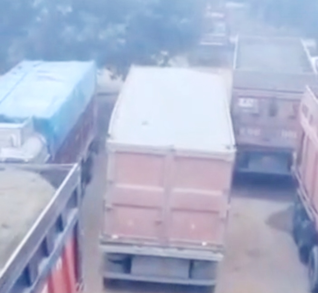 उत्तराखंड उत्तरप्रदेश प्रशासन आमने -सामने  खनन माफियाओ पर शिकंजा ,सब इंस्पेक्टर को कुचलने की कोशिश ने प्रसाशन का सब्र किया खत्म,उल्टी गिनती शुरू