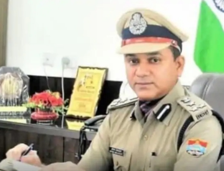 उत्तराखंड वर्दी खरीद घोटाला – ‘Singer in Khaki’ DIG सस्पेंड, ₹1 करोड़ का सामान ₹3 करोड़ में खरीदा