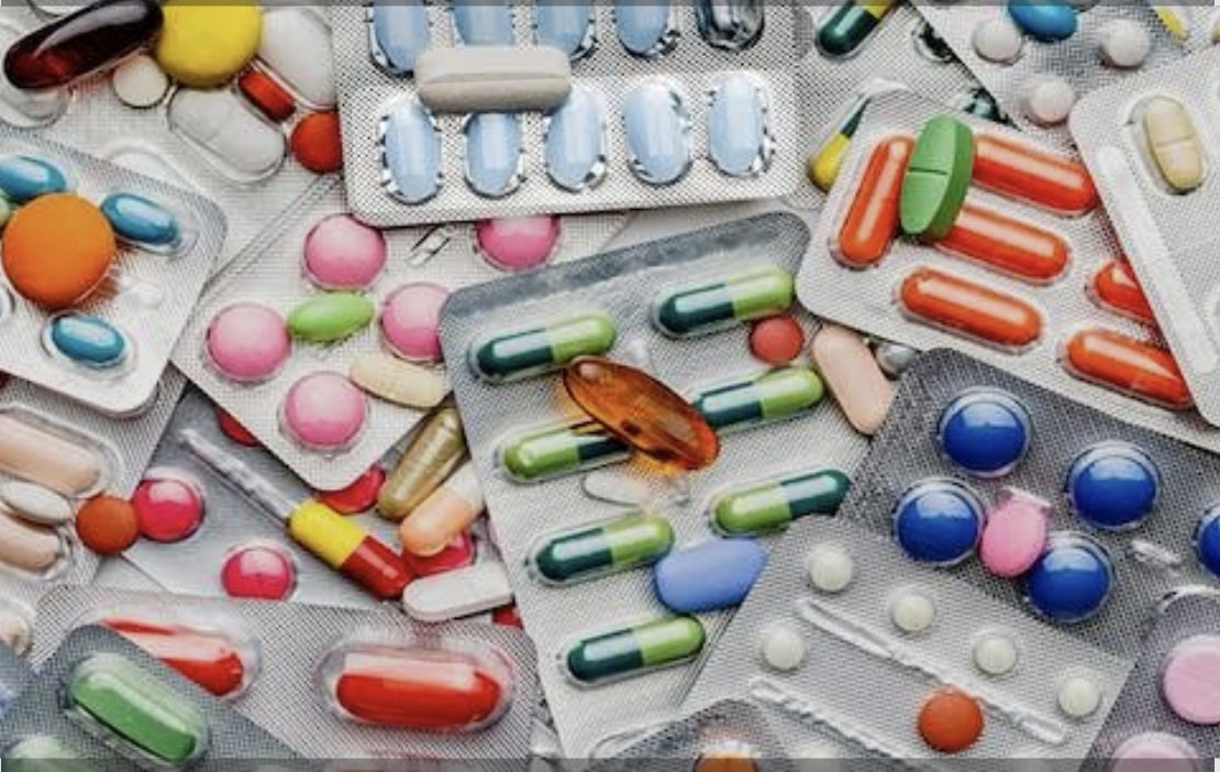 उत्तराखंड सरकारी अस्पताल में दवाईयों की अदला-बदली का खेल, मासूमों की जान से खिलवाड़ खांसी के मरीज को थमाई कीड़े मारने की दवा, 