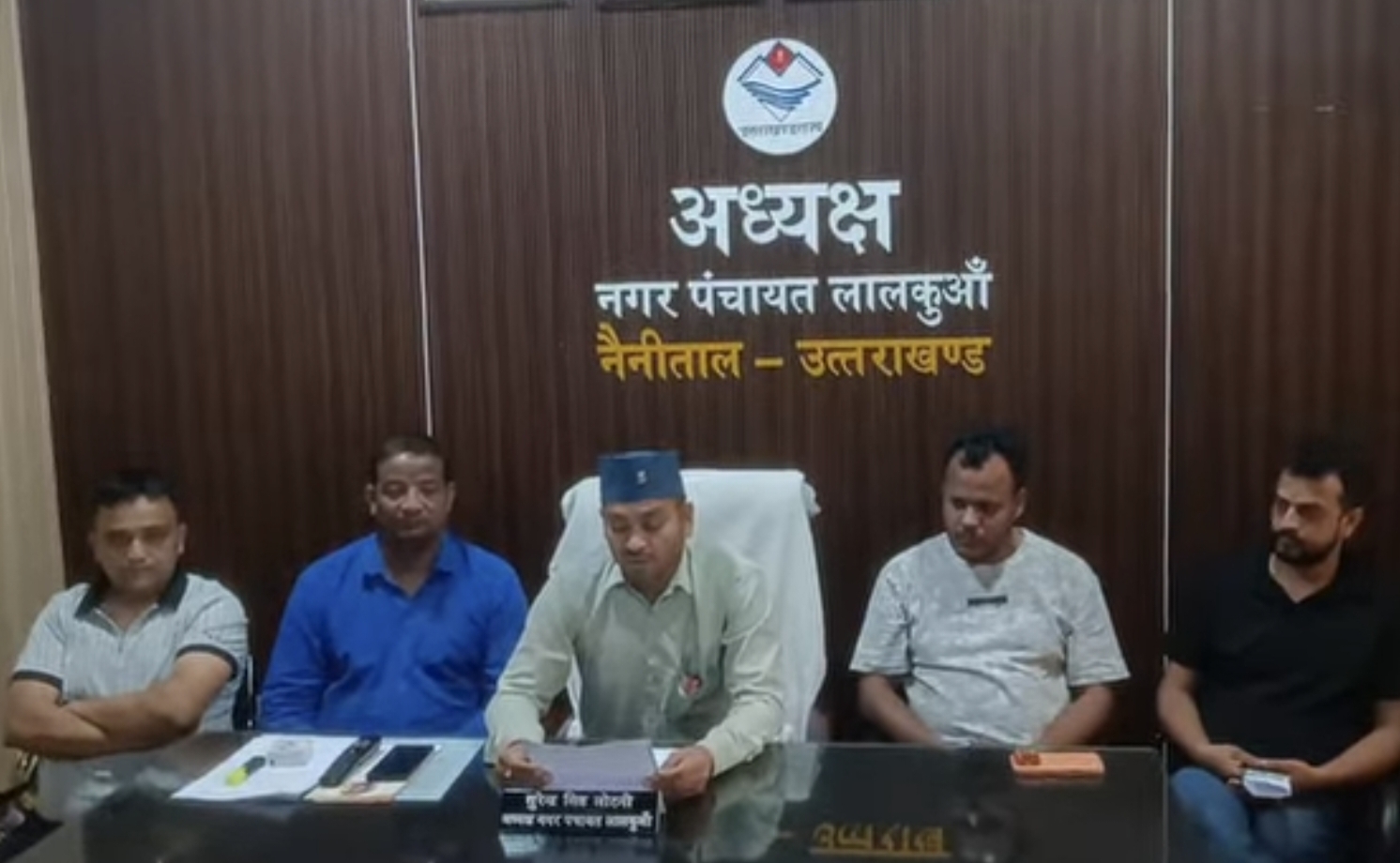 लालकुआं नगर पंचायत में बवाल – अध्यक्ष सुरेंद्र सिंह लोटनी का बड़ा हमला, झूठे मुकदमे की कड़ी निंदा — कार्यालय में अभद्रता पर फूटा गुस्सा