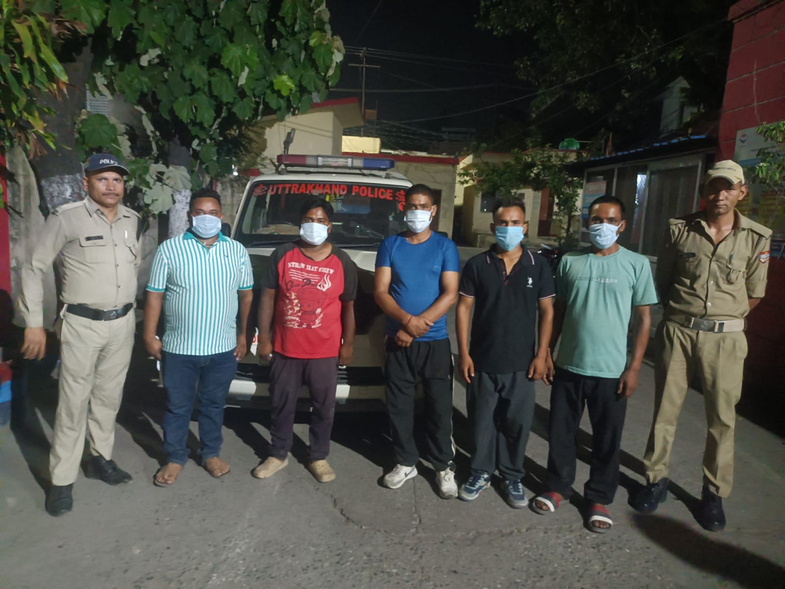 देर रात शराब के नशे में हंगामा, शांति भंग करने के आरोप में मुकद्दमा दर्ज ,लालकुआं पुलिस ने पांच लोगों को किया गिरफ्तार