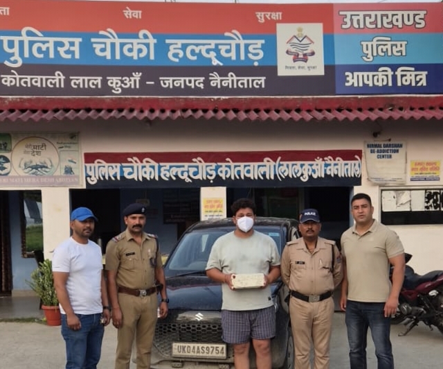 (बड़ी खबर) लालकुआं  1.022 किलो चरस के साथ बिंदुखत्ता निवासी तस्कर गिरफ्तार, दो साथी फरार एसओजी और हल्दूचौड़ पुलिस की संयुक्त कार्रवाई, काले रंग की कार जब्त