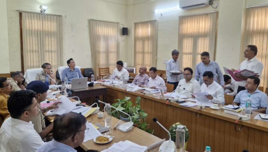 लैंड फ्रॉड पर कड़ा शिकंजा – कुमाऊं कमिश्नर दीपक रावत ने 30 मामलों में मुकदमे के दिए निर्देश 77 भूमि धोखाधड़ी मामलों की हुई समीक्षा, संगठित अपराध के तहत भी कार्रवाई की चेतावनी मचा हड़कंप 