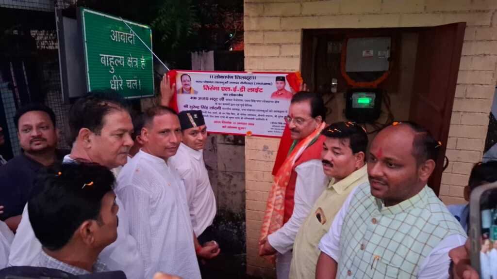 (बड़ी खबर) –  तिरंगे की रोशनी से जगमगाया लालकुआं, दोनों प्रवेश द्वारों से मिली नगर को नई पहचान, लंबे प्रयास के बाद पूरा हुआ सपना – सुरेंद्र सिंह लोटनी